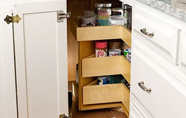 Kidney-shaped lazy Susan